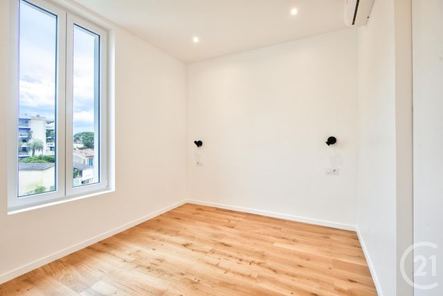 Afficher la photo en grand Appartement F2 à vendre - 2 pièces - 41.13 m2 - VILLEFRANCHE SUR MER - 06 - PROVENCE-ALPES-COTE-D-AZUR - Century 21 Lafage Transactions