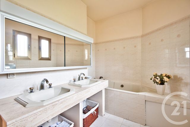 maison à vendre - 7 pièces - 234.57 m2 - NICE - 06 - PROVENCE-ALPES-COTE-D-AZUR - Century 21 Lafage Transactions