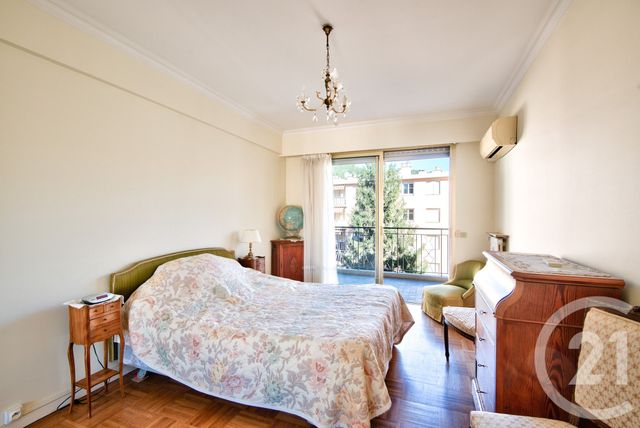 Afficher la photo en grand Appartement F3 à vendre - 3 pièces - 82.29 m2 - NICE - 06 - PROVENCE-ALPES-COTE-D-AZUR - Century 21 Lafage Transactions