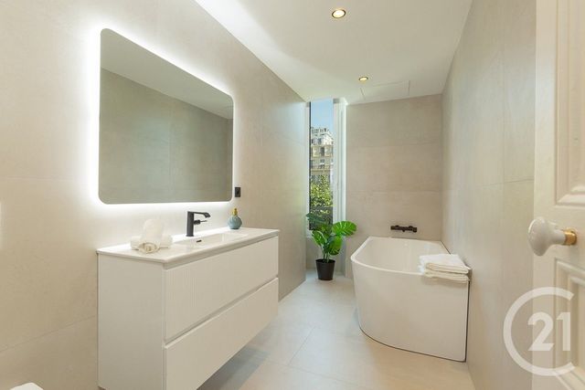 Appartement F6 à vendre - 6 pièces - 192.6 m2 - NICE - 06 - PROVENCE-ALPES-COTE-D-AZUR - Century 21 Lafage Transactions