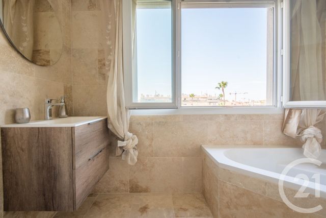 Appartement F4 à vendre - 4 pièces - 84.84 m2 - NICE - 06 - PROVENCE-ALPES-COTE-D-AZUR - Century 21 Lafage Transactions