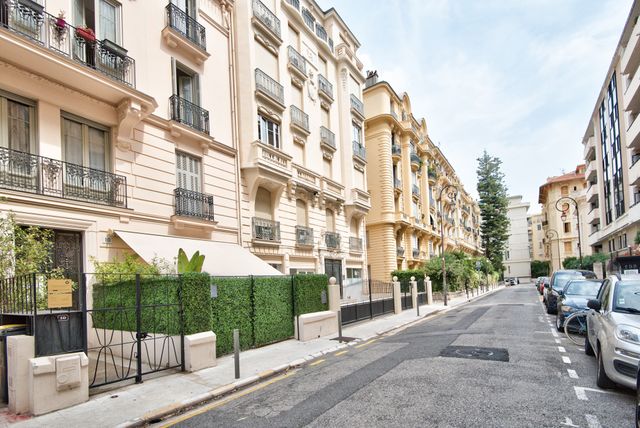 Appartement F4 à vendre - 5 pièces - 132.7 m2 - NICE - 06 - PROVENCE-ALPES-COTE-D-AZUR - Century 21 Lafage Transactions