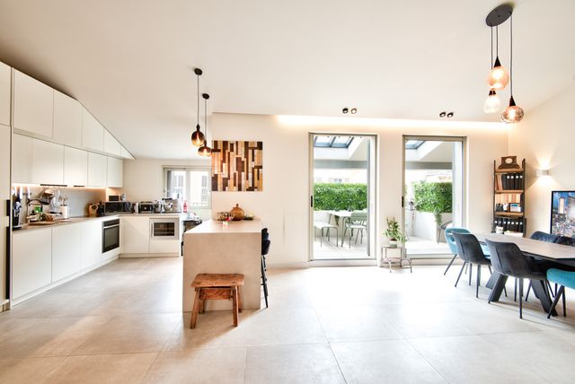 Appartement F4 à vendre - 5 pièces - 132.7 m2 - NICE - 06 - PROVENCE-ALPES-COTE-D-AZUR - Century 21 Lafage Transactions