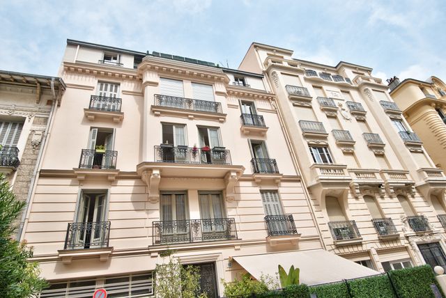 Appartement F4 à vendre - 5 pièces - 132.7 m2 - NICE - 06 - PROVENCE-ALPES-COTE-D-AZUR - Century 21 Lafage Transactions